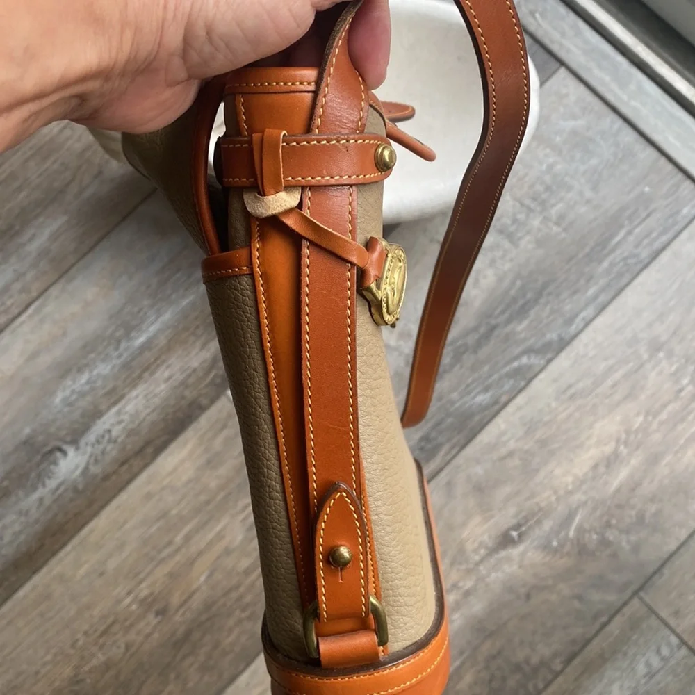 Vintage Dooney and Bourke Cross Body Bag - Picture 5 of 11